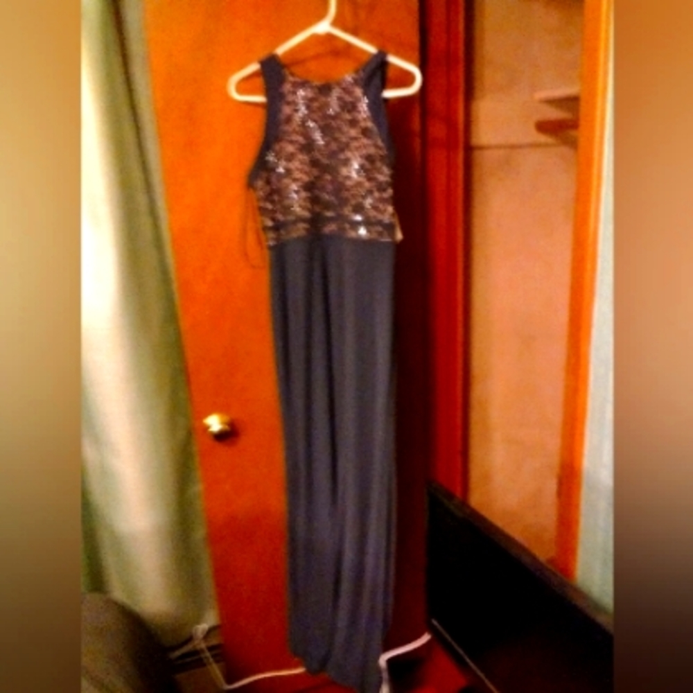 14p floor length gown sequin bodice gray blue color new with tags built in bra